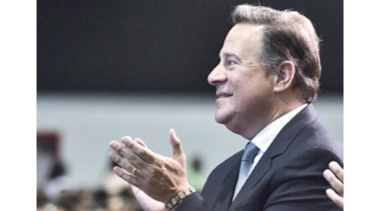 ‘Vivimos en democracia’, le dice Varela a González