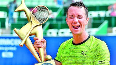 Kohlschreiber vence a Sousa y gana el título