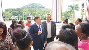 Patrick Fahy, exrival de Sergio  Gálvez en primarias de CD, se inscribe en el PRD
