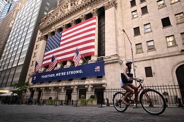Wall Street terminó en alza ante la espera de más apoyo a la economía