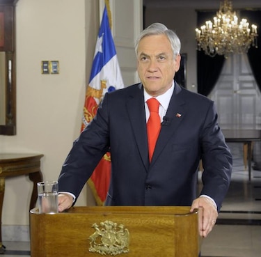 Piñera deja el Palacio de la Moneda pero no cierra la puerta
