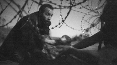 Australiano gana World Press Photo con imagen de migrantes