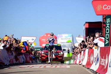 Evenepoel se exhibe para ganar en Cruz de Linares y Kuss amplía su ventaja en La Vuelta a España