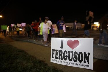 Ferguson consolida la paz en sus calles y la Guardia Nacional se retira