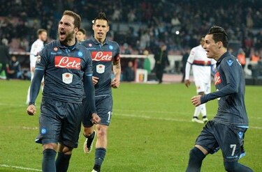Doblete de Higuaín certifica victoria del Napoli