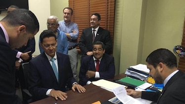 Periodista Álvaro Alvarado presenta querella por supuesta calumnia e injuria