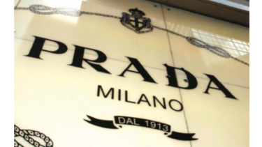 Prada apuesta al rejuvenecimiento de la marca