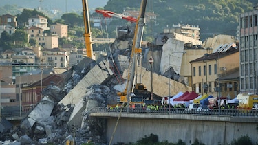 Sube la cifra de muertos por colapso de puente en Génova