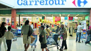 Ganancia de Carrefour cae 3.8%