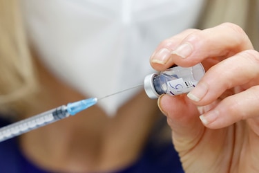 Dosis de refuerzo de Johnson & Johnson, eficaz en 85% contra formas graves de Covid-19 por Ómicron