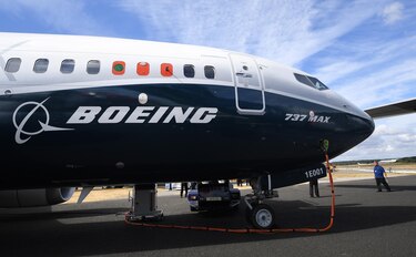 Estados Unidos investiga a Boeing por el avión que tuvo problemas en pleno vuelo
