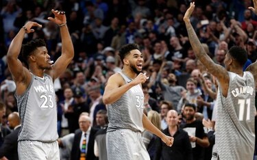 Wolves pasan a 'playoffs'; Nuggets se van a casa, en la última jornada