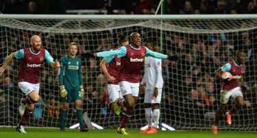 West Ham pasa a la siguiente ronda tras superar al Liverpool