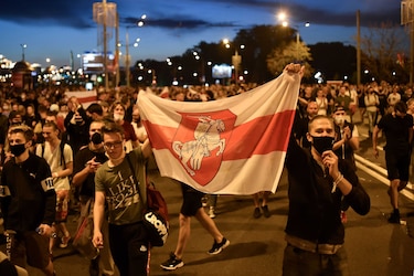 Choques entre manifestantes y policía tras una tensa elección presidencial en Bielorrusia