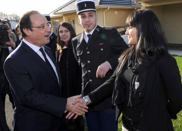 Romance de Hollande rebaja a la Presidencia francesa al 'papel couché'