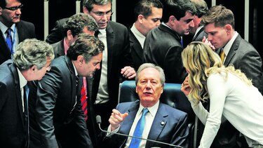 Senadores votan por juicio