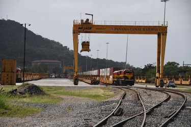 Falta de capacidad en los puertos limita crecimiento del ferrocarril transístmico en Panamá