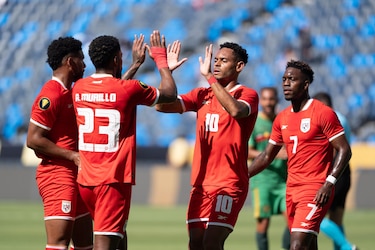 Panamá vestirá de rojo en su debut ante Surinam