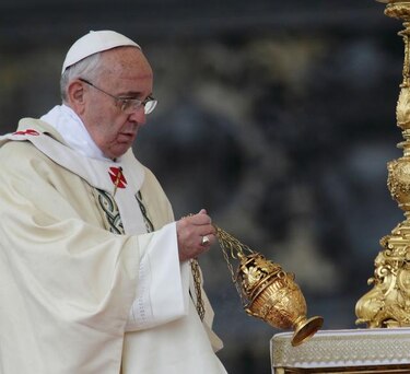 Papa elige a su secretario personal para que vigile las finanzas vaticanas