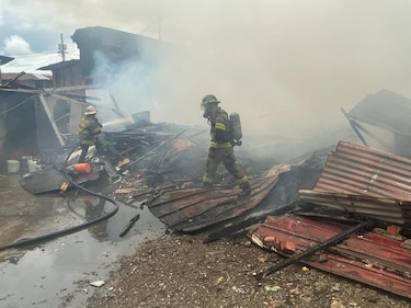 Incendio en una barraca en Santa Cruz, Curundú, deja unas 18 familias afectadas