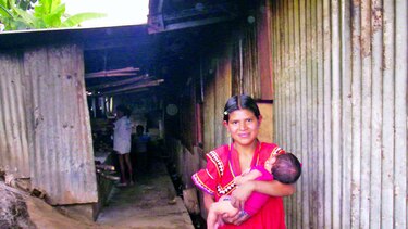 Capturan a mujer que pretendía huir con dos bebés ngäbes