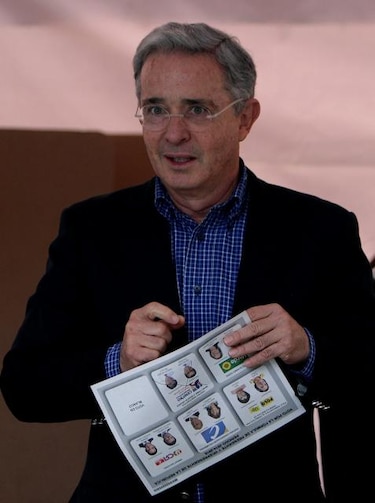Uribe dice que votó por Zuluaga para preservar la democracia y la libertad