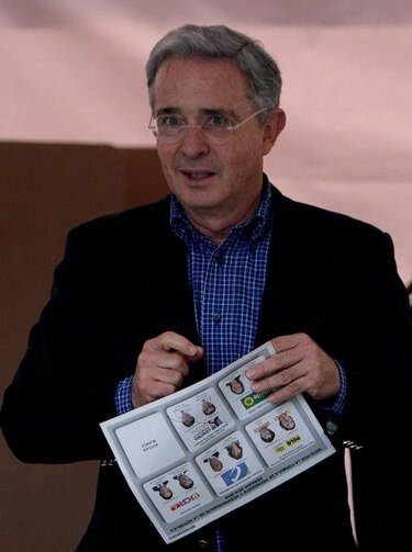 Uribe dice que votó por Zuluaga para preservar la democracia y la libertad