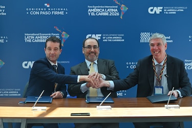 Indra Group y CAF firman un acuerdo estratégico para acelerar la digitalización de los servicios públicos en los países miembros