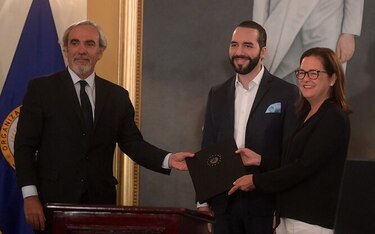 El Salvador instala comisión contra la corrupción con ayuda de la OEA