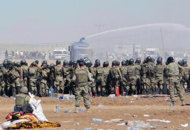Aviones de coalición internacional golpean más de 30 objetivos de EI en Siria