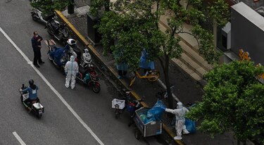 China sigue adelante con su política ‘cero covid’ pese a frustración de los habitantes en Shanghái