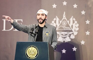 Presidente Nayib Bukele anticipa más despidos de funcionarios