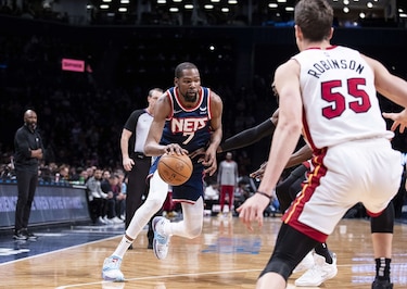 Kevin Durant brilla en su regreso pero Nets sucumbe ante Miami