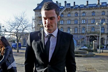 Sunderland despide a Johnson tras declararse culpable de acoso a una menor