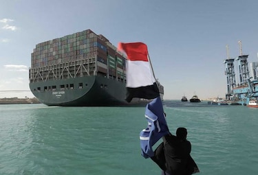 Canal de Suez aumenta tarifas entre un 10% y 15%