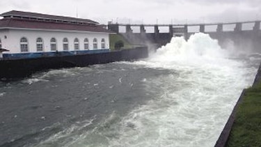 Gatún vierte agua por exceso
