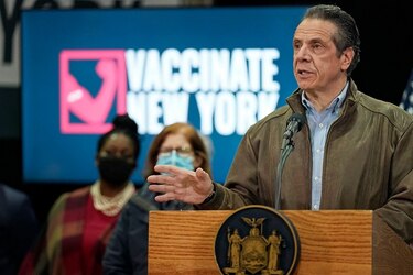 Una segunda mujer acusa de acoso sexual al gobernador de Nueva York