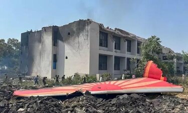 Las duras críticas al informe preliminar sobre el accidente del avión de Air India en el que murieron 260 personas