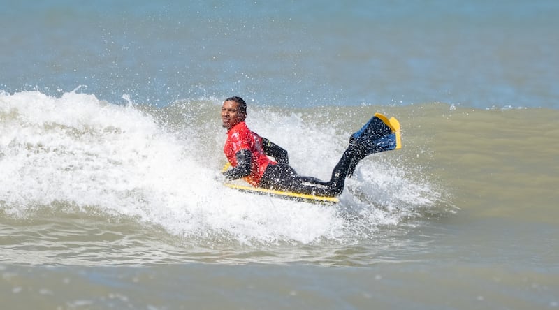 Edwin Núñez gana oro en surf y Panamá iguala su mejor marca histórica en Santa Fe 2026
