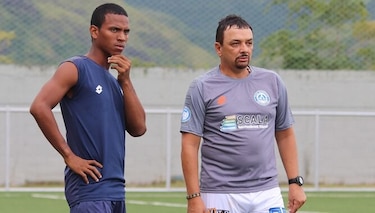 Parra reemplaza a Pipino como nuevo técnico del Universitario