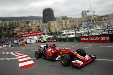 Alonso y Hamilton marcan el paso en sesiones de entrenamientos