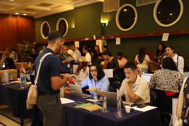 Al menos 2,000 personas acudieron a feria de empleo de la Cámara de Comercio