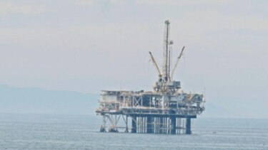 OPEP+ acuerda mantener aumento de producción con alzas graduales