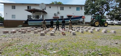 Aeronaval decomisa 1,513 paquetes de presunta droga al sur de Punta Burica
