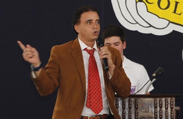 Gerardo Solís entrega 57 mil 721 firmas al TE