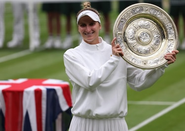 Marketa Vondrousova se corona campeona en Wimbledon.
