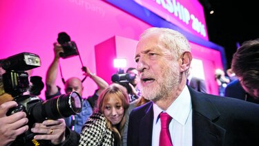 Laboristas británicos reeligen a Corbyn