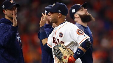MLB podría sancionar a Gurriel por gesto racista