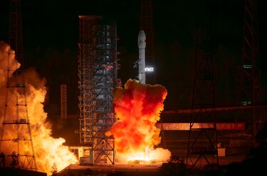 China lanza su primera misión para traer muestras de un asteroide a la Tierra