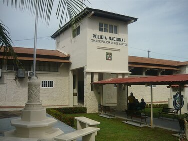 Decretan detención provisional de dos personas por triple homicidio en Los Santos